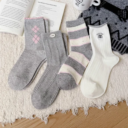 The Ultimate Guide to Sock Materials: Choosing the Right Yarn for Your Brand